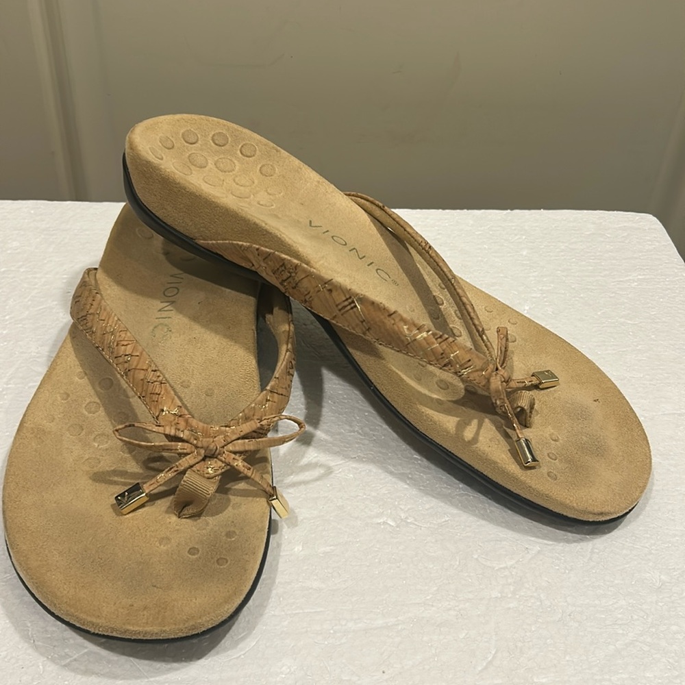 Vionic Bella Thong flip flop Sandals Gold Cork strap Podiatrist Designed Size9.5